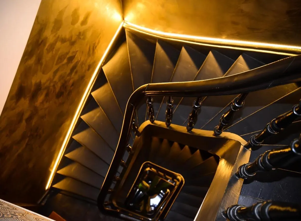 Sleep Inn - Black And Gold Loft Antwerp Cityview