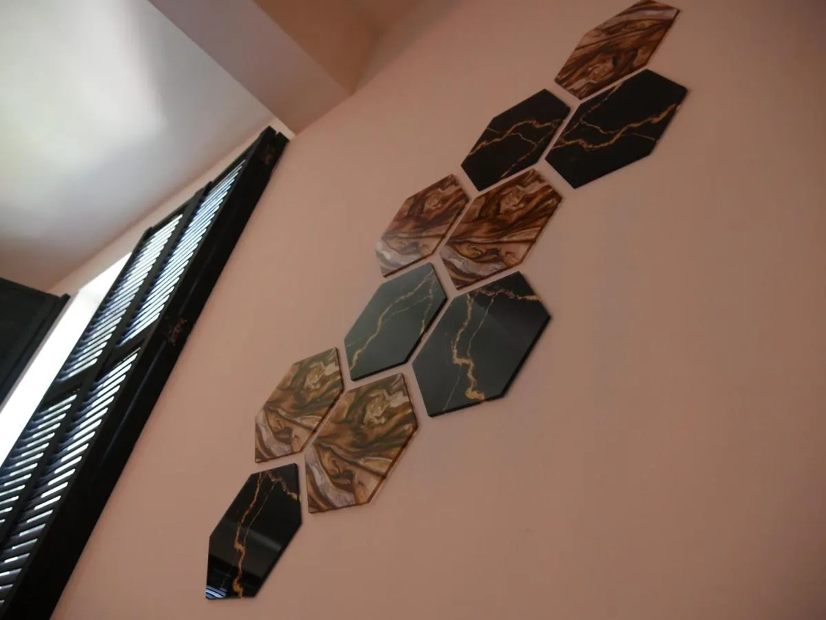 Sleep Inn - Black And Gold Loft Antwerp Cityview Apartment