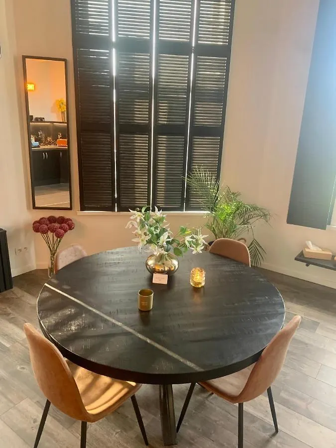 Sleep Inn - Black And Gold Loft Antwerp Cityview アパート